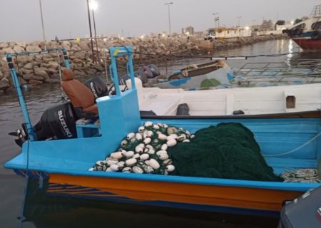 مبارزه با صید شب چراغی در هرمزگان/ ۲ فروند قایق متخلف در قشم توقیف شد