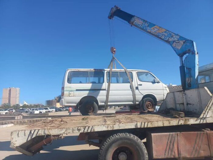 ۲۰ دستگاه خودروی فرسوده رها شده در قشم جمع آوری شد