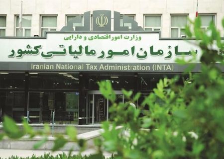 تجار و بازرگانان قشم تجمع کردند/ سنگینی مالیات بر ارزش افزوده، روی گردن مناطق آزاد