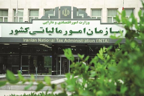 تجار و بازرگانان قشم تجمع کردند/ سنگینی مالیات بر ارزش افزوده، روی گردن مناطق آزاد