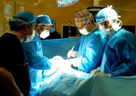 ۲ لیتر خون از کبد بیمار قشمی خارج شد/ عمل موفق پزشکان قشم روی بیمار ۴۳ ساله