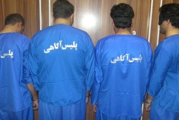 باند ۹ نفره سارقان طلاجات منازل روستایی قشم دستگیر شدند