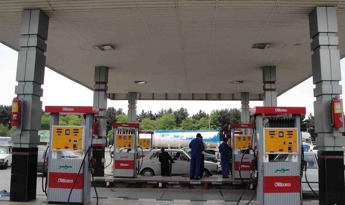 صف‌های طویل پمپ بنزین در قشم/ شهروندان خواستار ورود دادستان و استاندار شدند