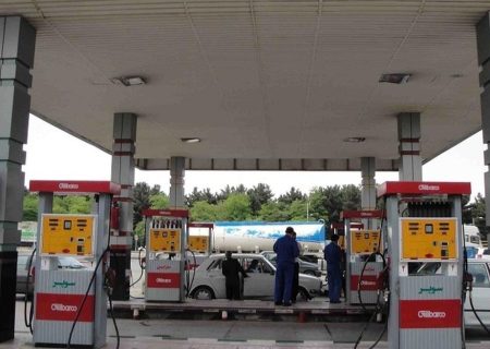 صف‌های طویل پمپ بنزین در قشم/ شهروندان خواستار ورود دادستان و استاندار شدند