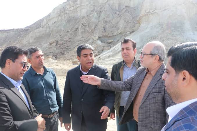 بازدید مسئولان از روستای طولا/ ارزیابی وضعیت و تسریع در کمک‌رسانی
