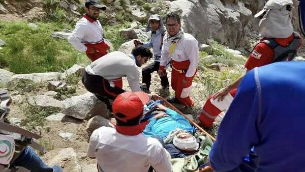 نجات جان کوهنورد حادثه دیده در ارتفاعات تشگر هرمزگان