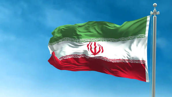 آتش بازی و همسرایی “ای ایران” در روز ملی خلیج فارس در قشم