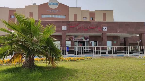 گفت و شنود با پزشک فداکار جنگ: ماندم و در بیمارستان نیمه صحرایی جراحی کردم!